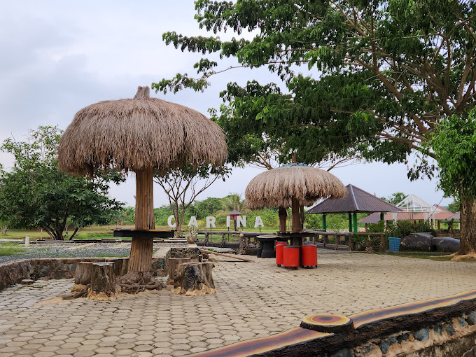 Lesehan dan Pemancingan Carina